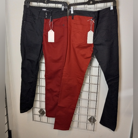 Red&Black split-personality mall-goth skinnies! - Picture 2 of 5